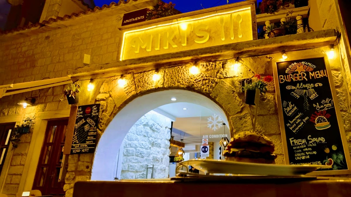 Miki's Food & Bar
