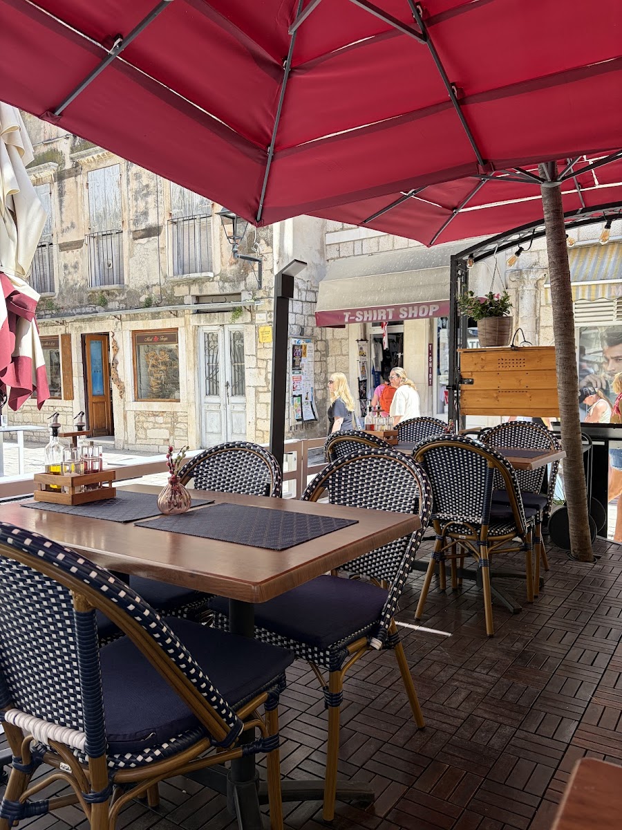 Miki's Food & Bar Photos 2