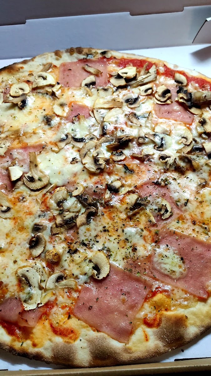 Milan Pizzeria & Restaurant Photos 9