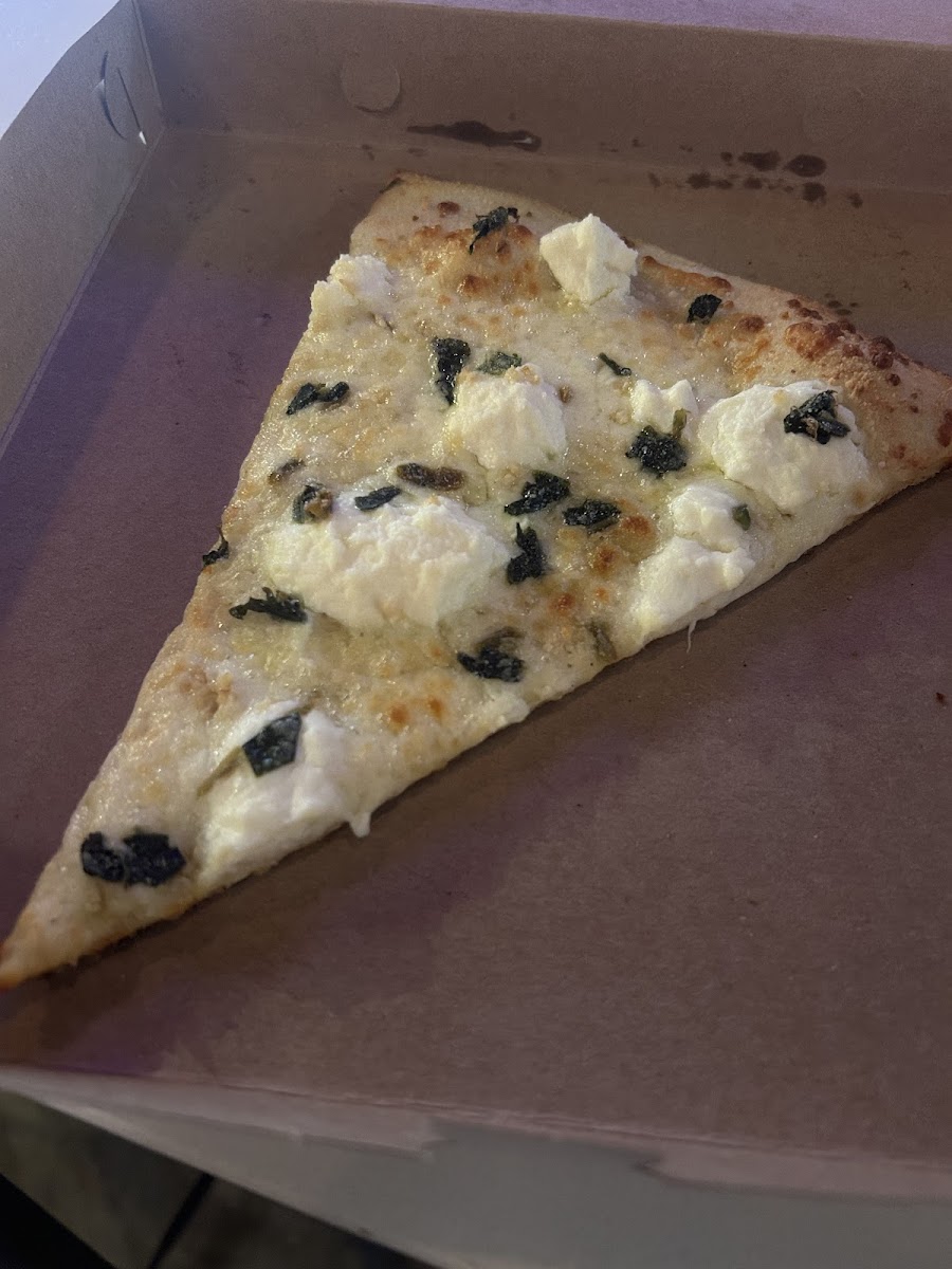 Milana's New York Pizzeria Photos 9