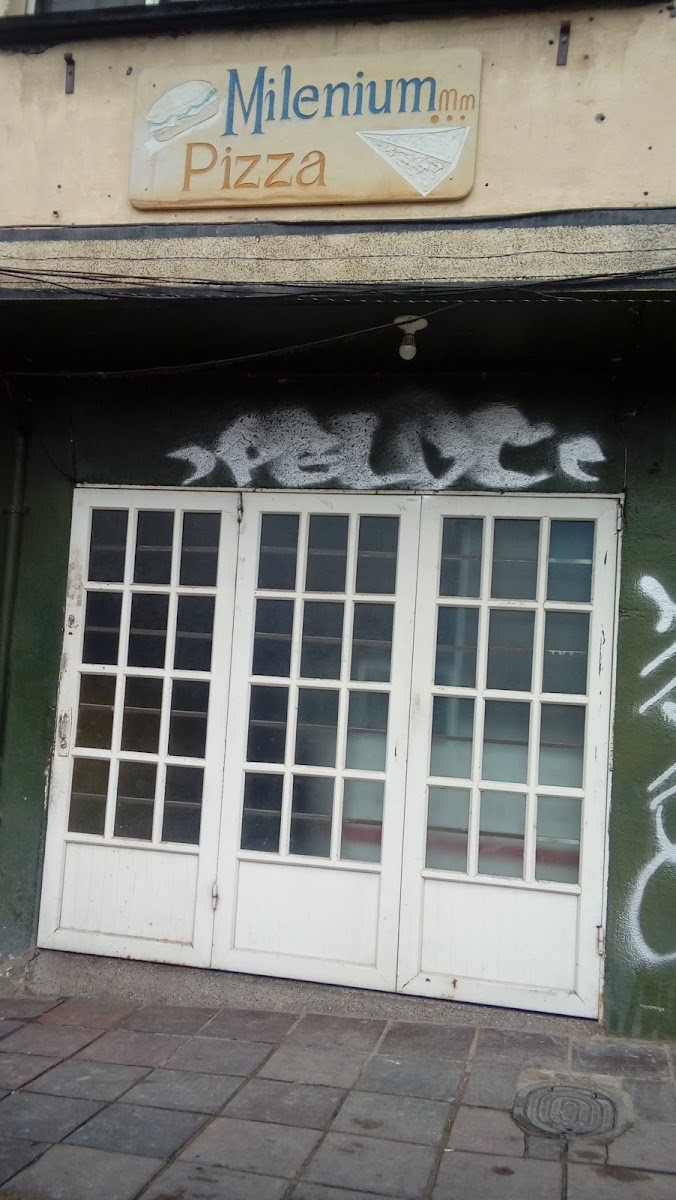 Milenios Pizzas.