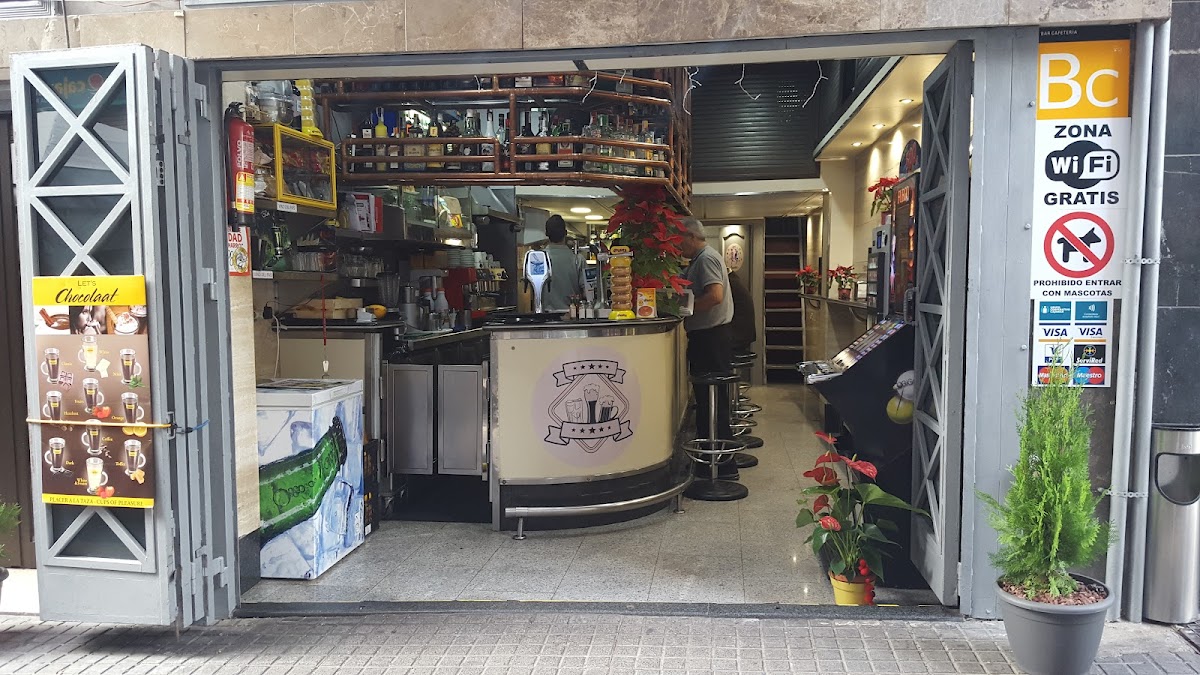 Mini Charcutería Café & Bar