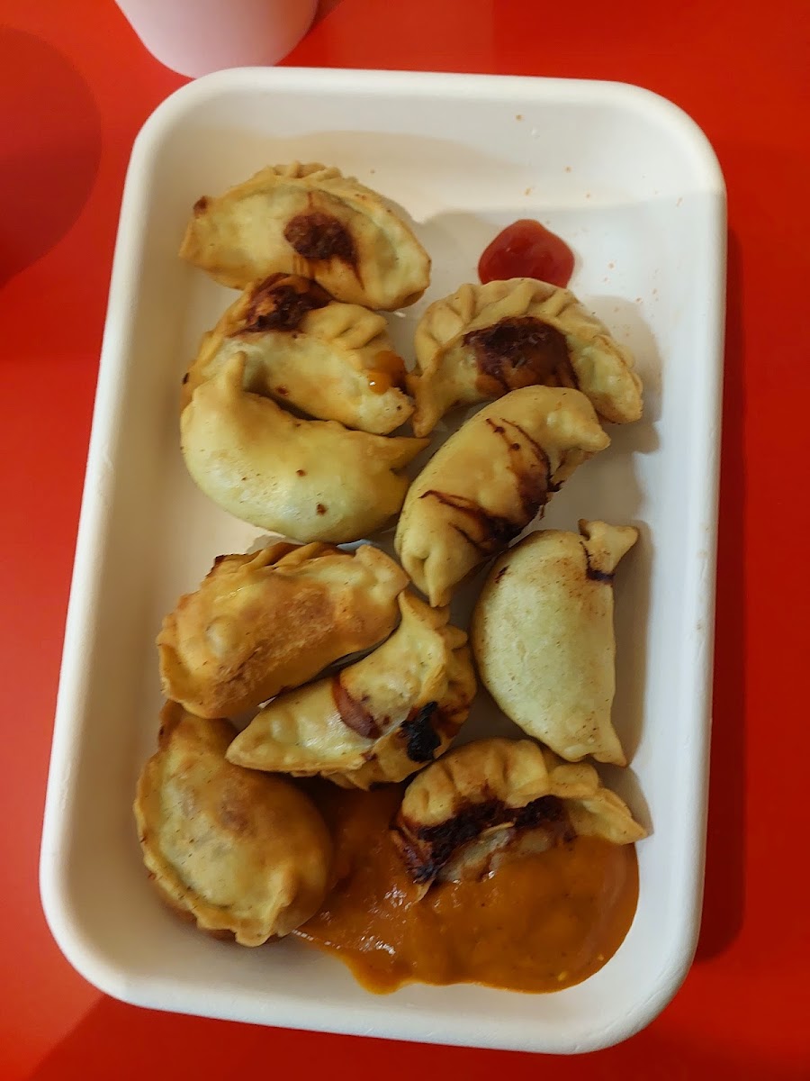 Momo Mates Kilburn Photos 9