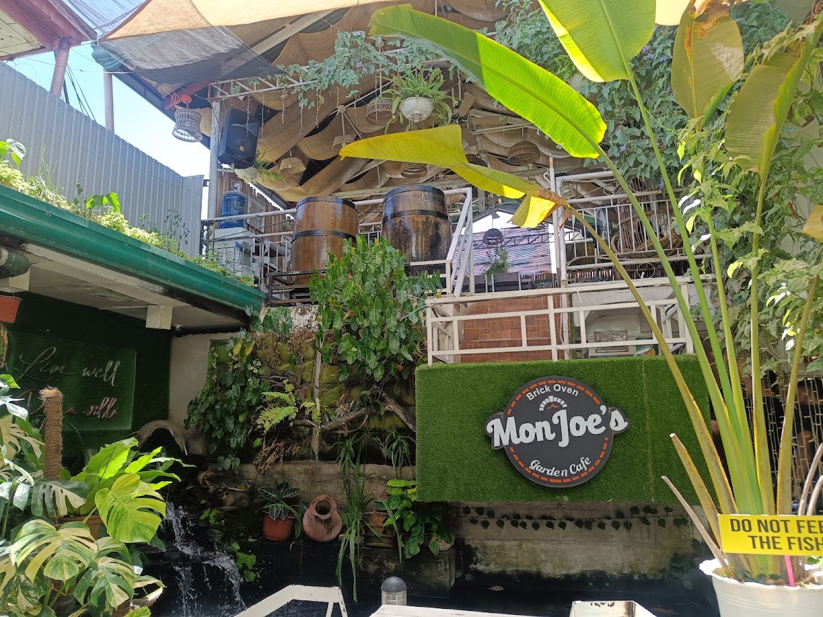 Monjoe's Garden Cafe
