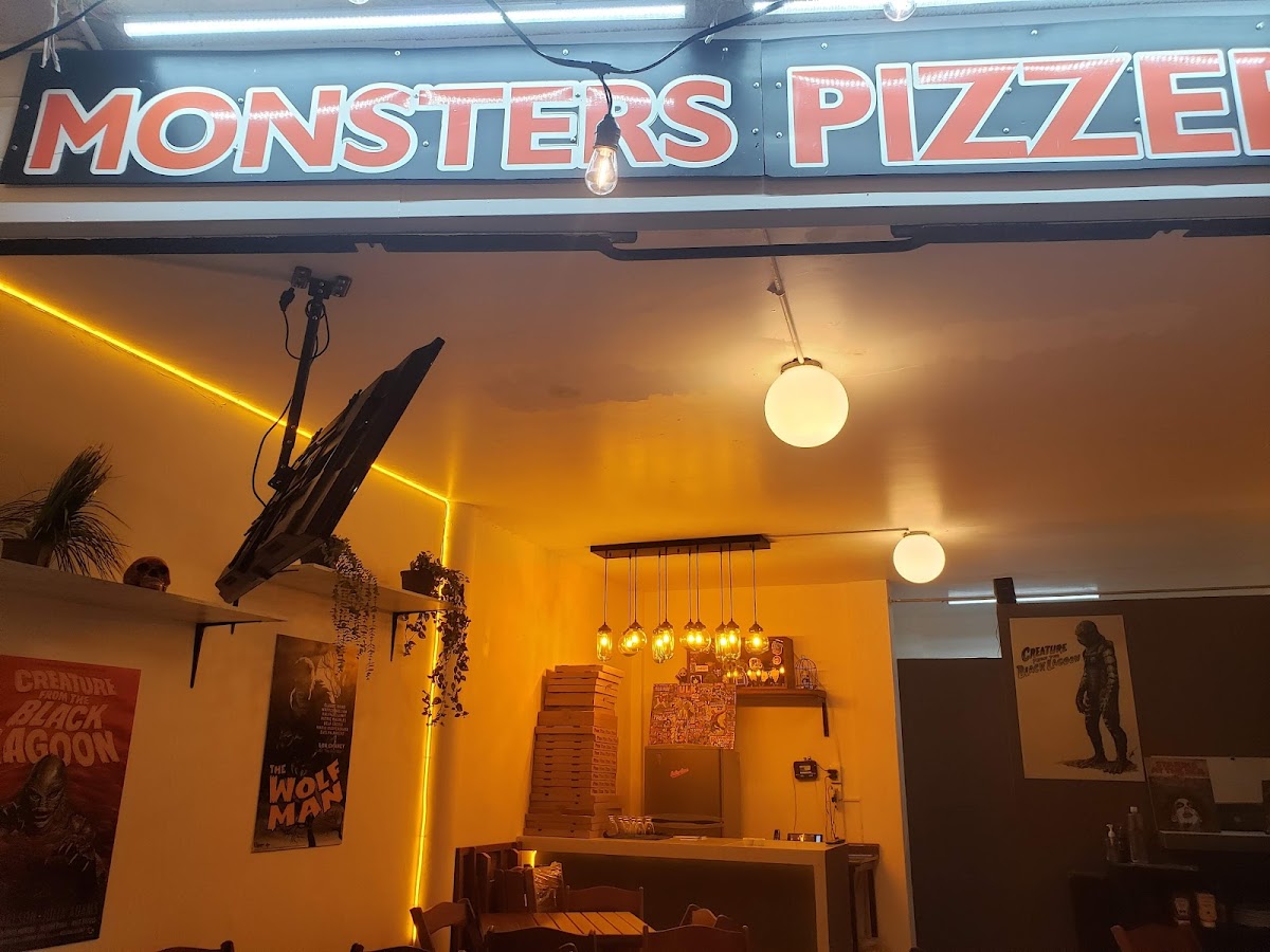 Monsters Pizzería