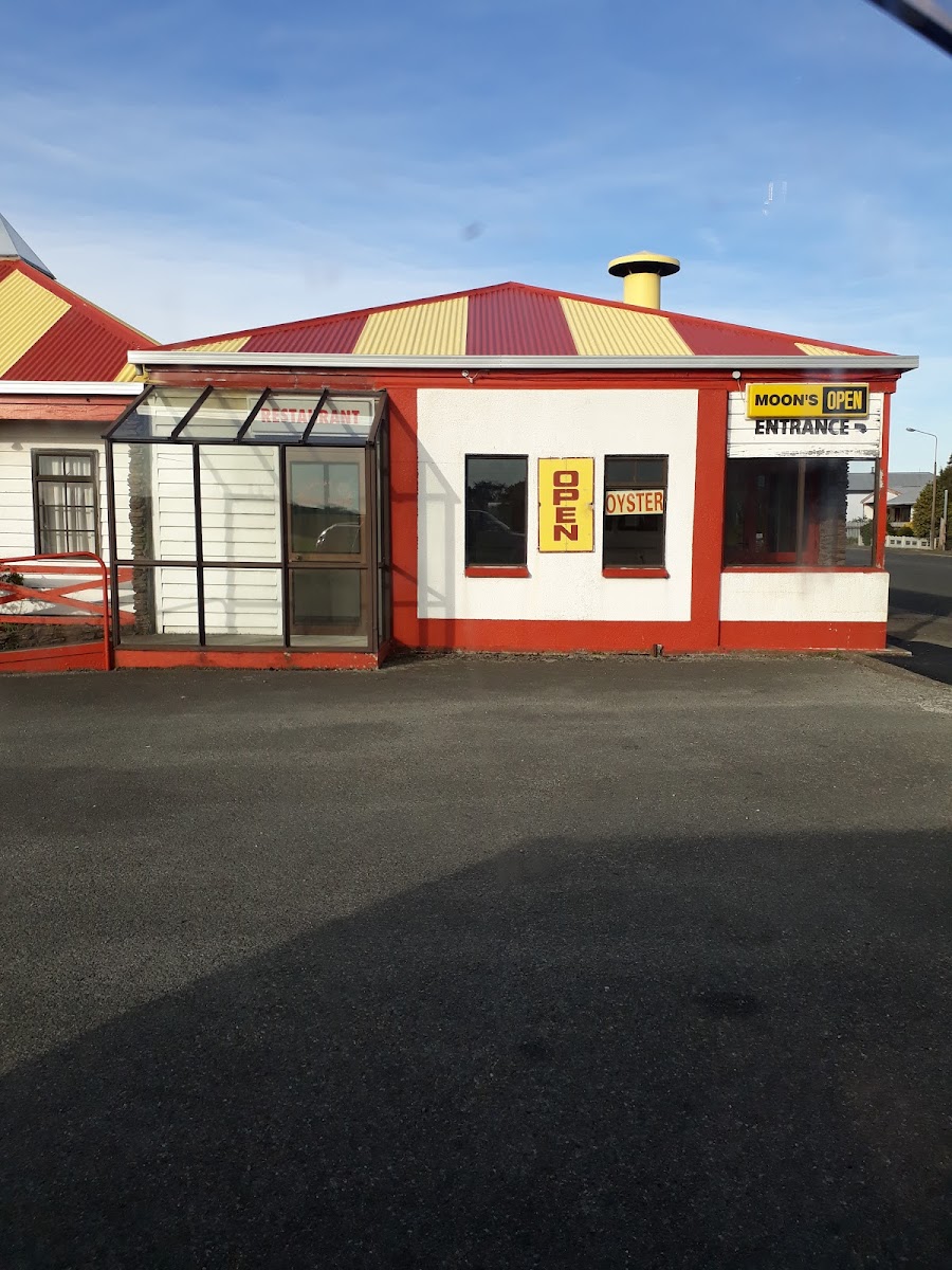 Moon's Chinese Restaurant & Takeaways Photos 2