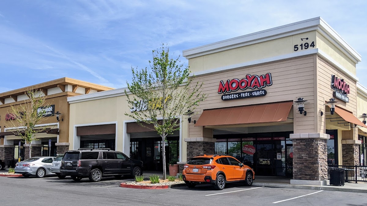 Mooyah Burgers, Fries & Shakes
