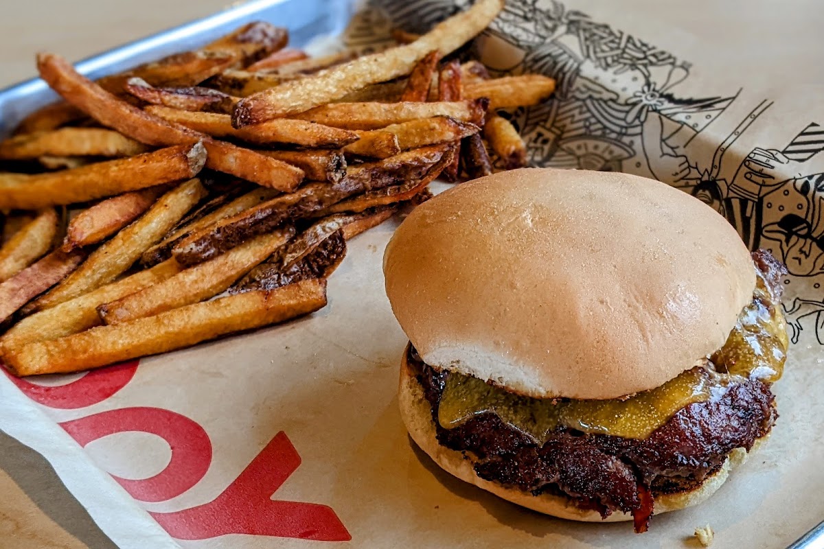 Mooyah Burgers, Fries & Shakes Photos 9