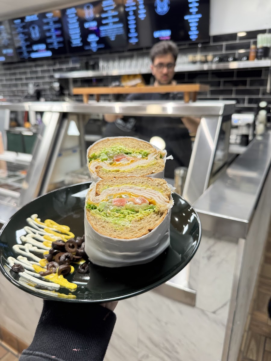Mo's Deli & Cafe Photos 9