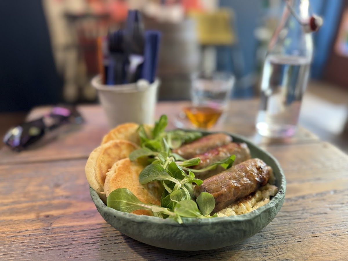 Munchies' Craft | Cat Cafe & Bar Photos 2