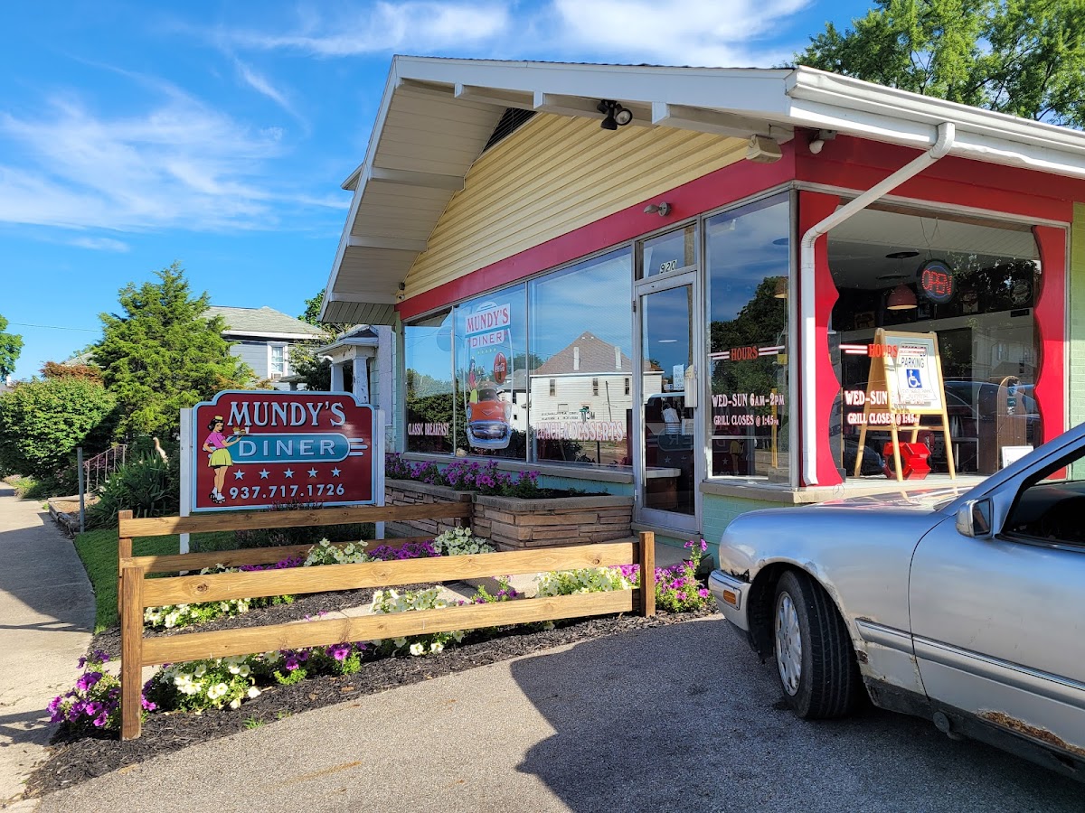 Mundy's Bar & Grill