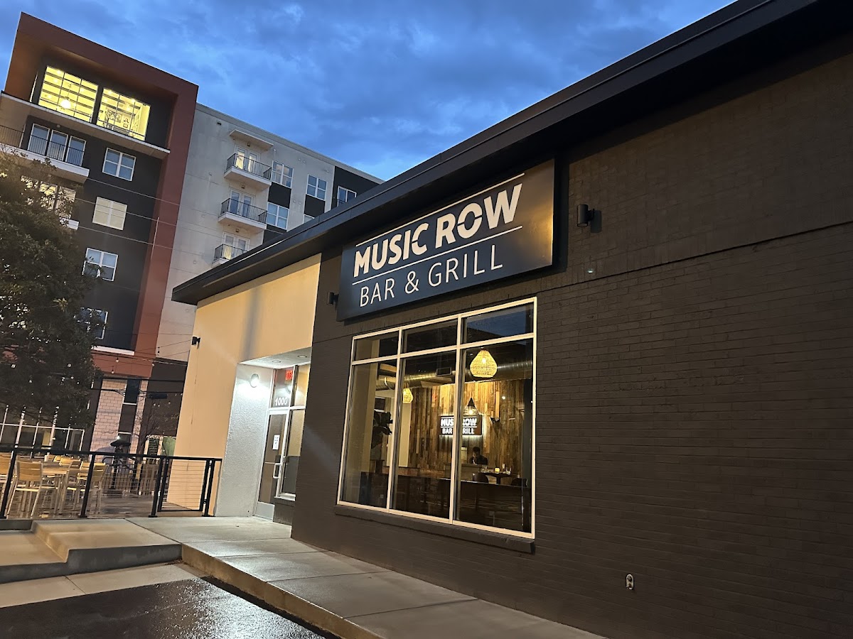 Music Row Bar & Grill
