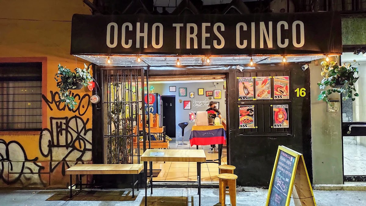 Ocho Tres Cinco