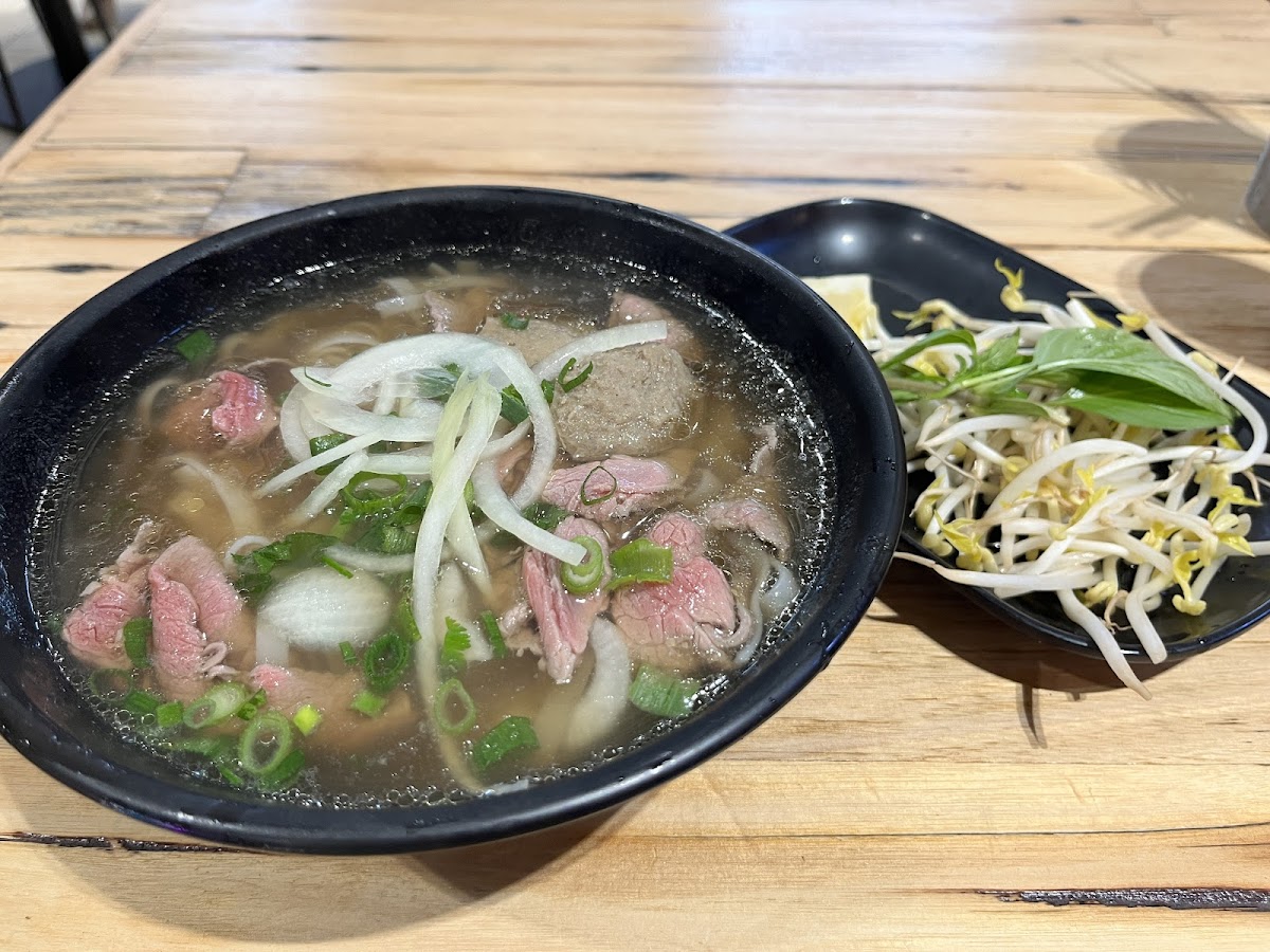Old Man Pho Emporium - Vietnamese Restaurant Photos 2