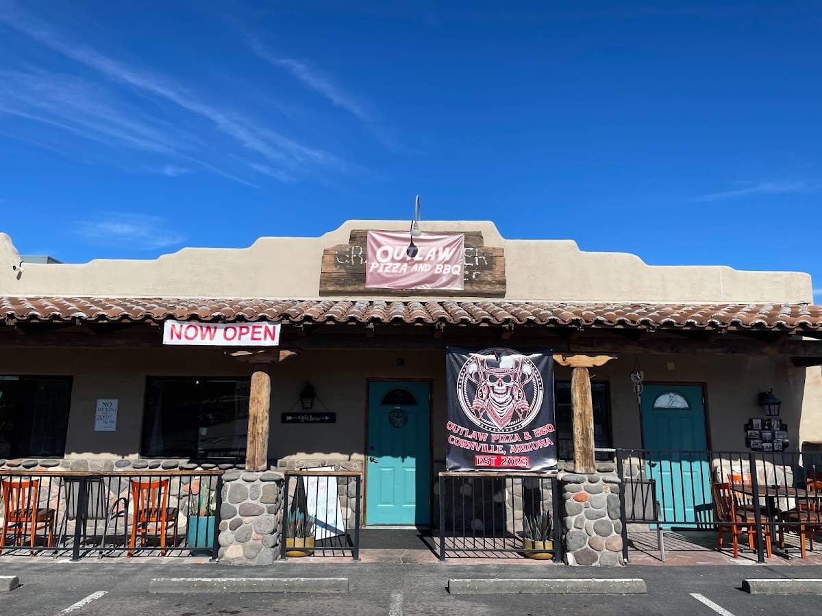 Outlaw Pizza & Bbq