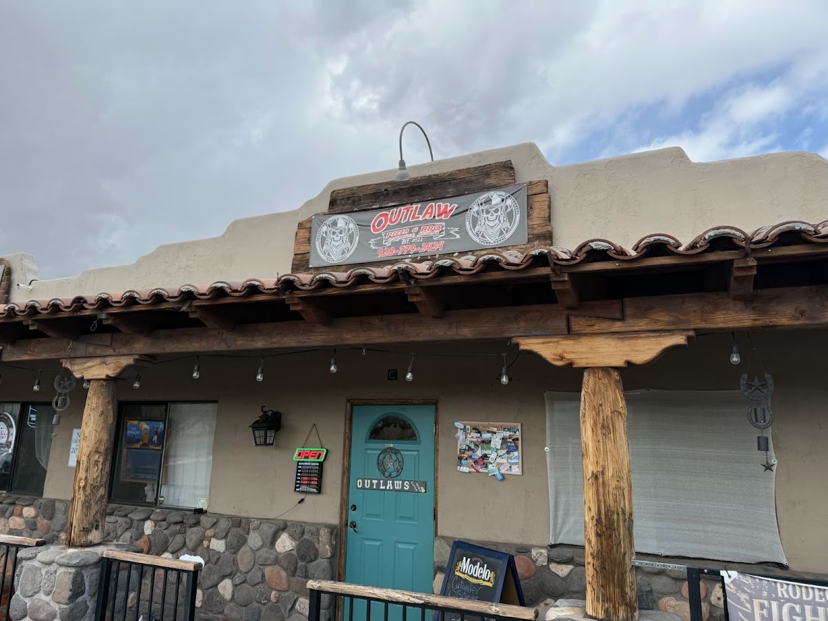Outlaw Pizza & Bbq Photos 2