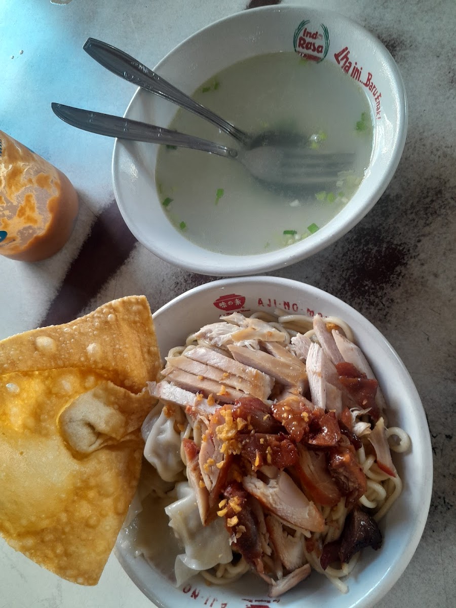 Pangsit Mie Sulawesi - Warkop Fat Heng Photos 2