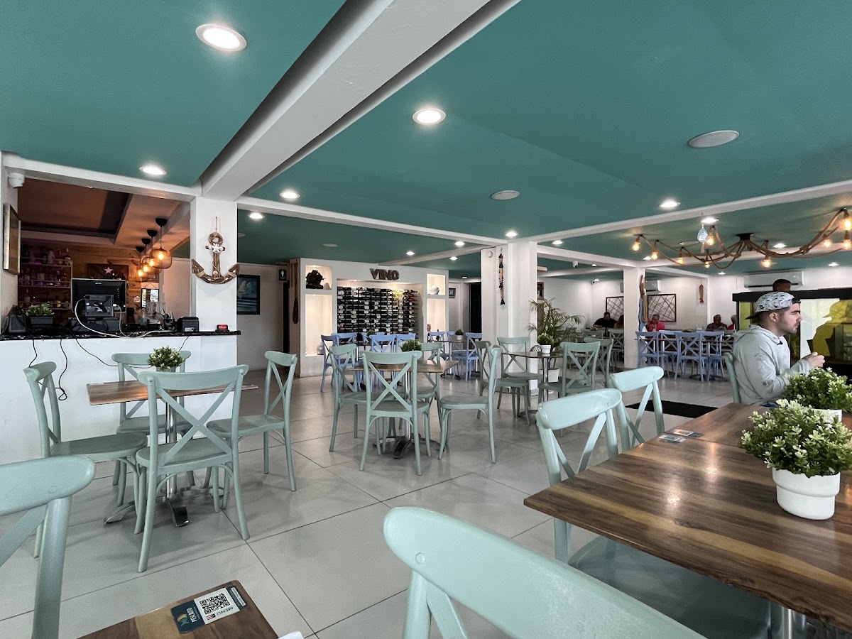 Pescaito Restaurant & Bar (Seafood & Steakhouse)