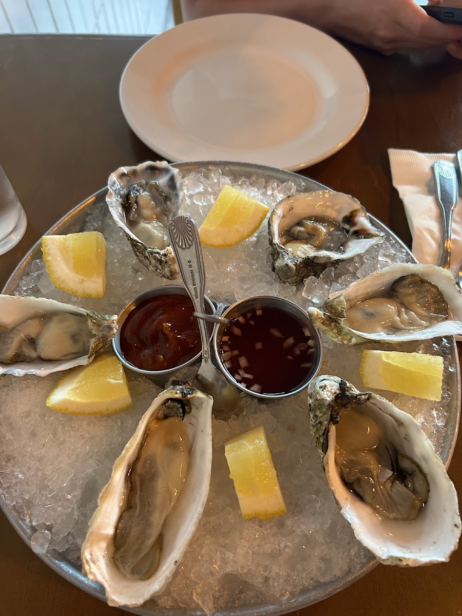 Pete's Fish House Photos 2