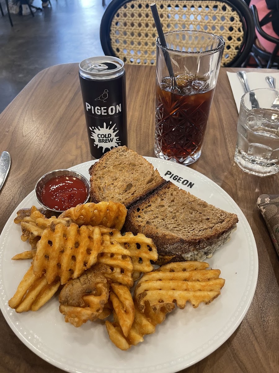 Pigeon Café & Bar Photos 9