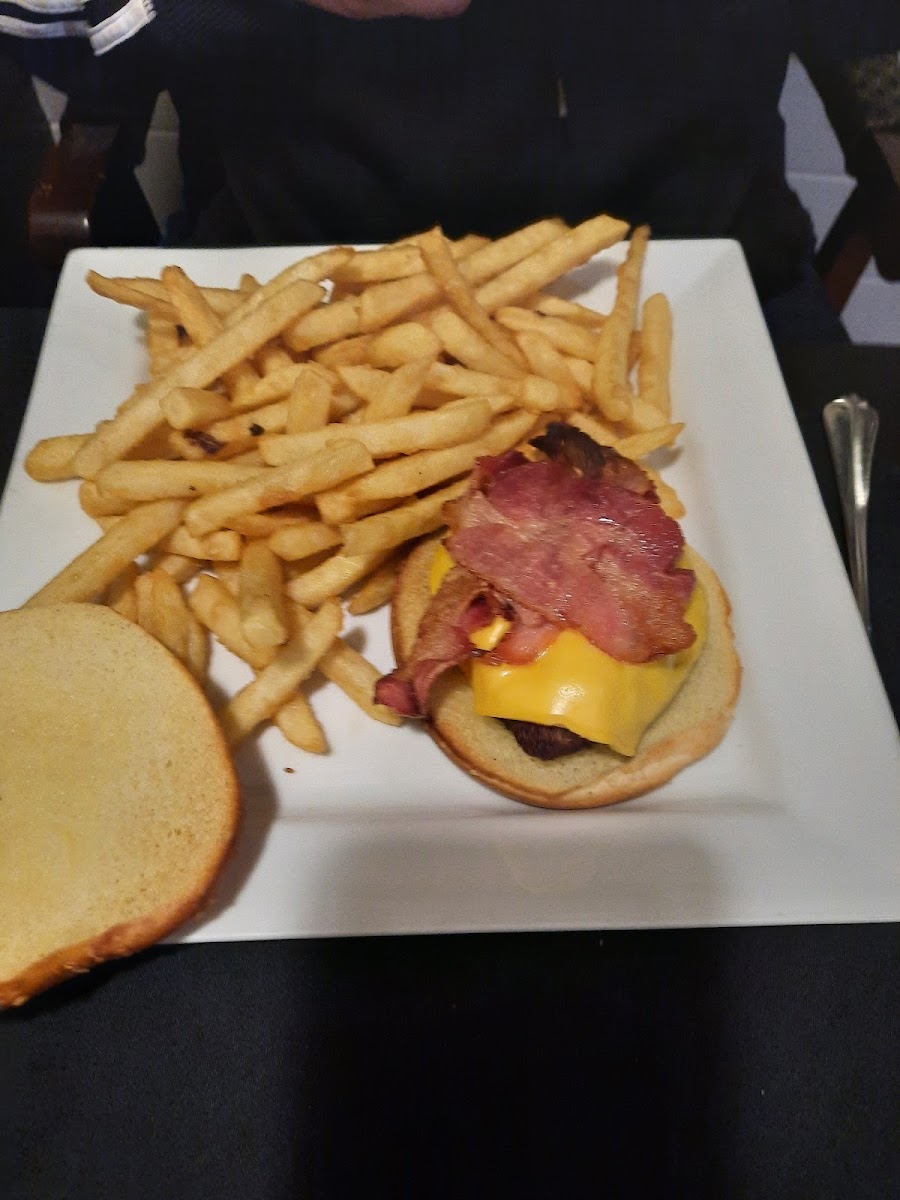 Pinewood Tap & Grill Photos 2