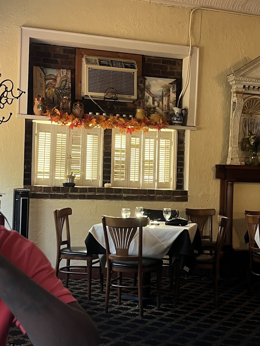 Pinocchio's Italian Restaurant. Photos 2