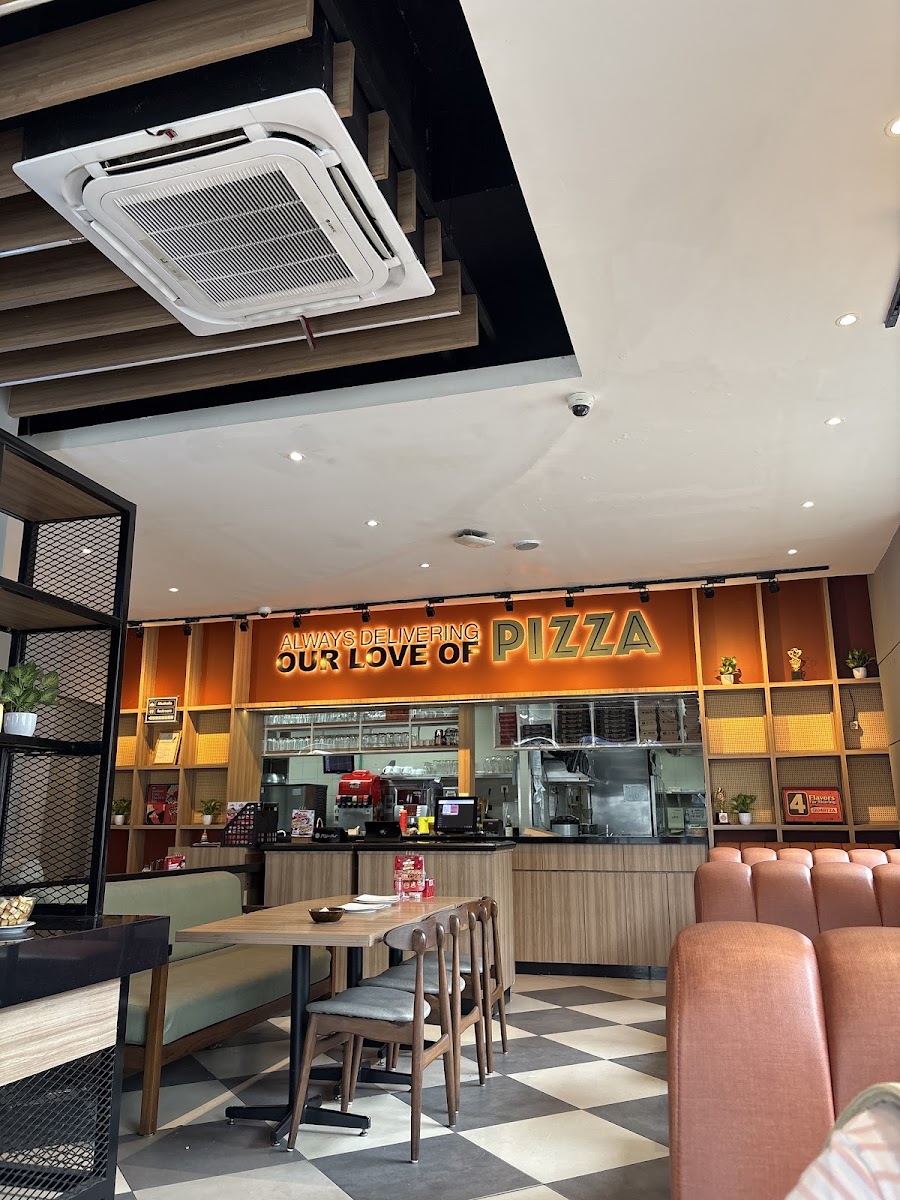 Pizza Hut Restoran Photos 2