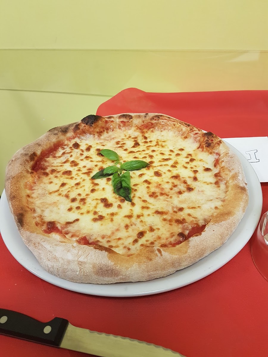 Pizzeria 100 Photos 9