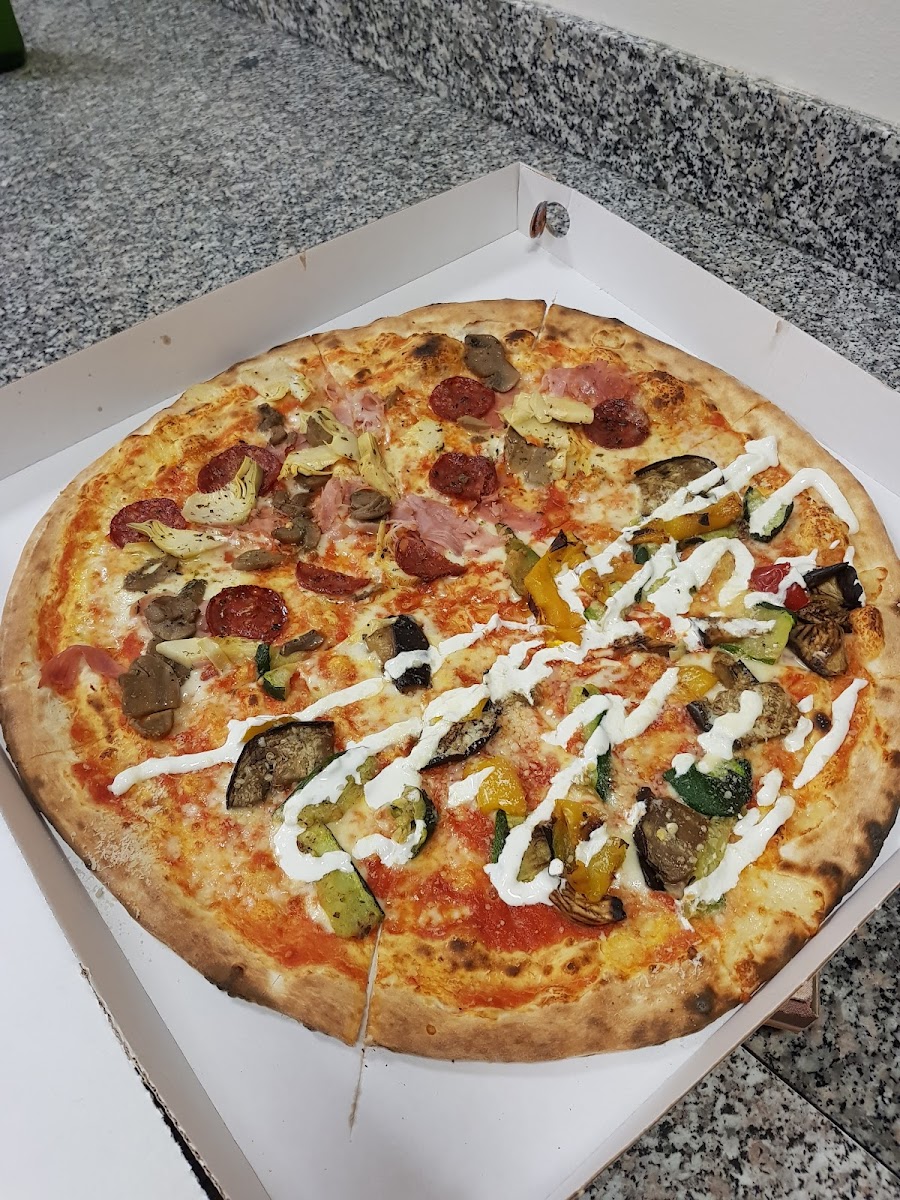 Pizzeria Grotta Azzurra Di Vivenzio Alfredo Photos 9
