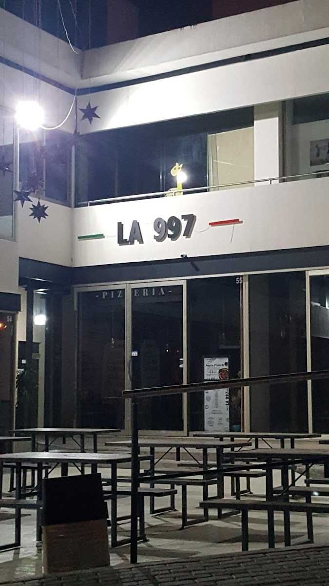 Pizzería La 997 Gourmet Karaoke, Bar & Sports