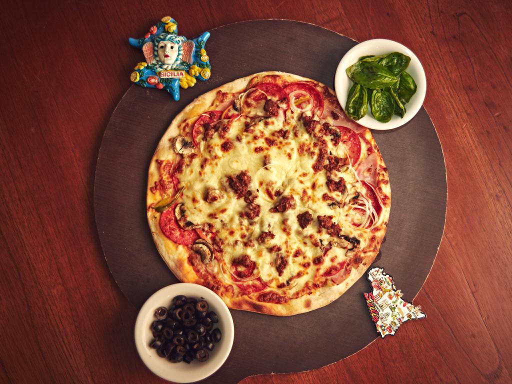 Pizzería La Trinacria (Guápiles) Photos 9