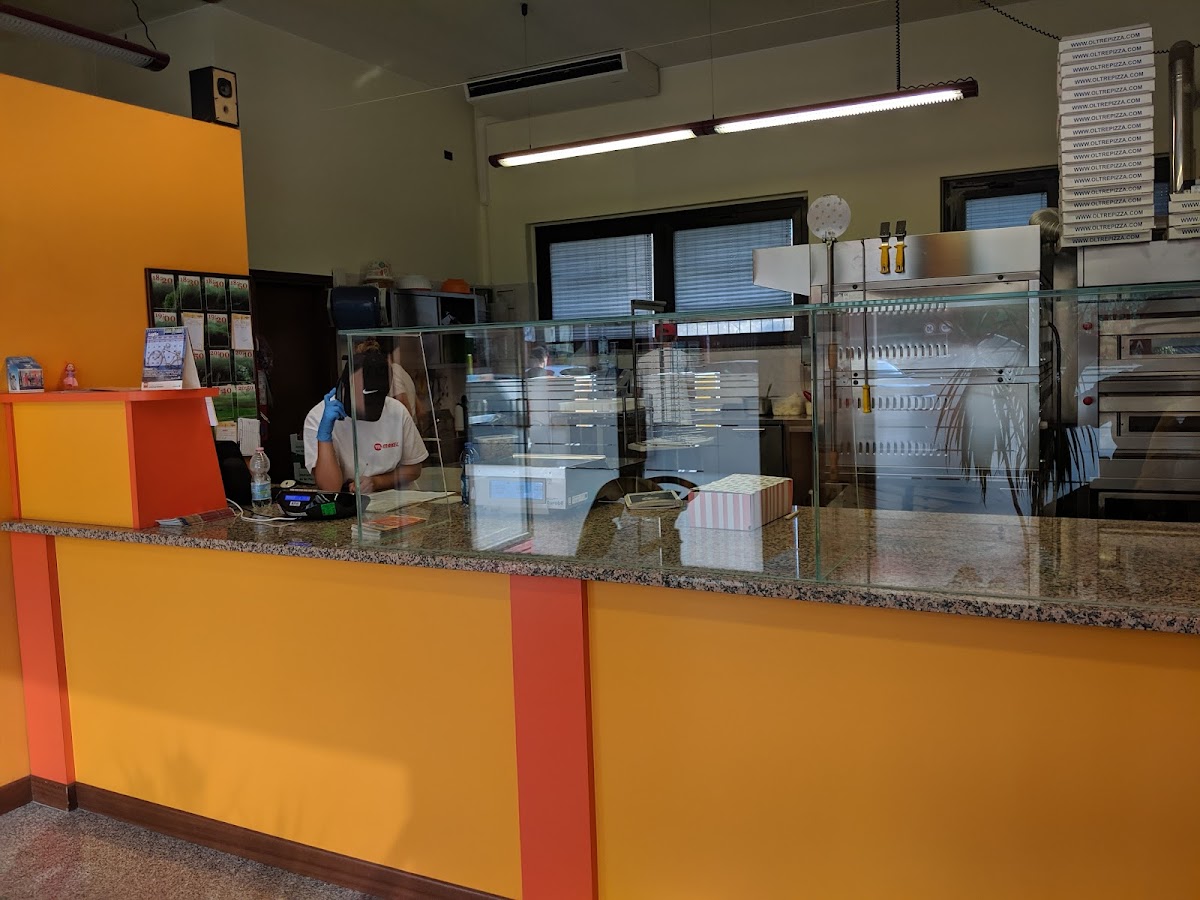 Pizzeria Oltrepizza S.n.c. Di Lissandrini D. & Colisnicenco I.