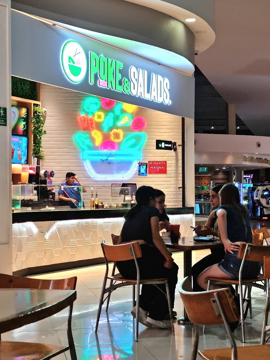 Poke & Salas Plaza Galerías