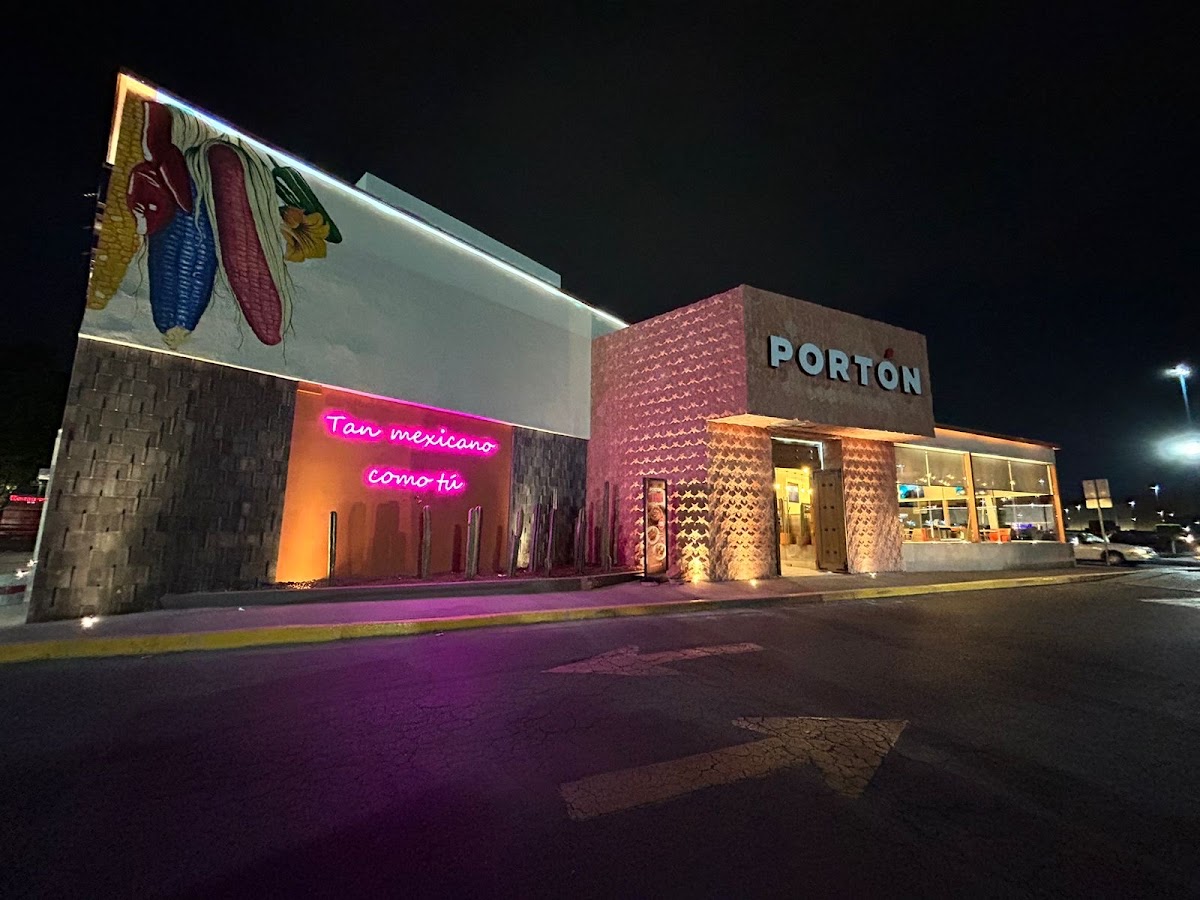 Portón Plaza Oriente