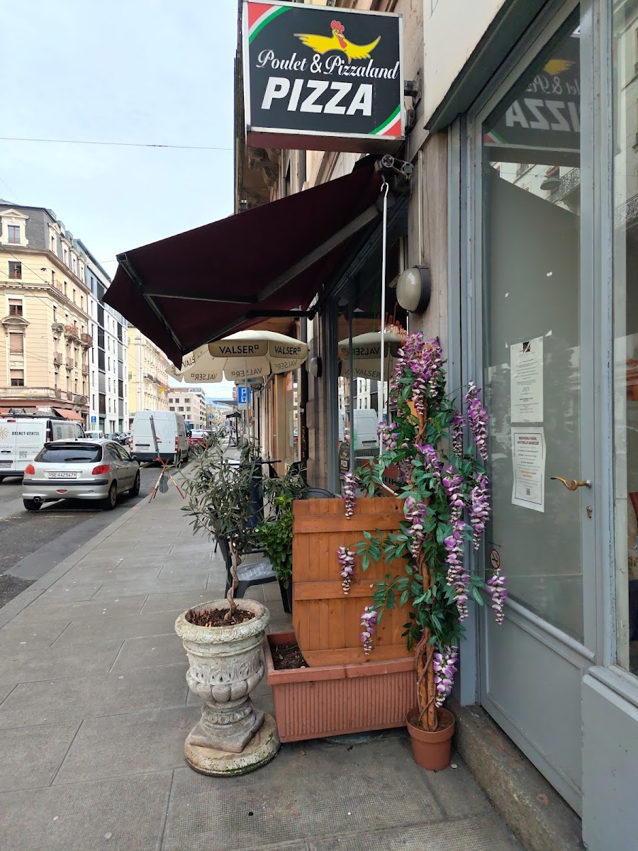 Poulet Pizzaland Photos 2