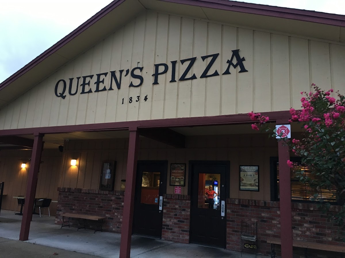 Queen's Pizza & Restaurant Of Clearwater