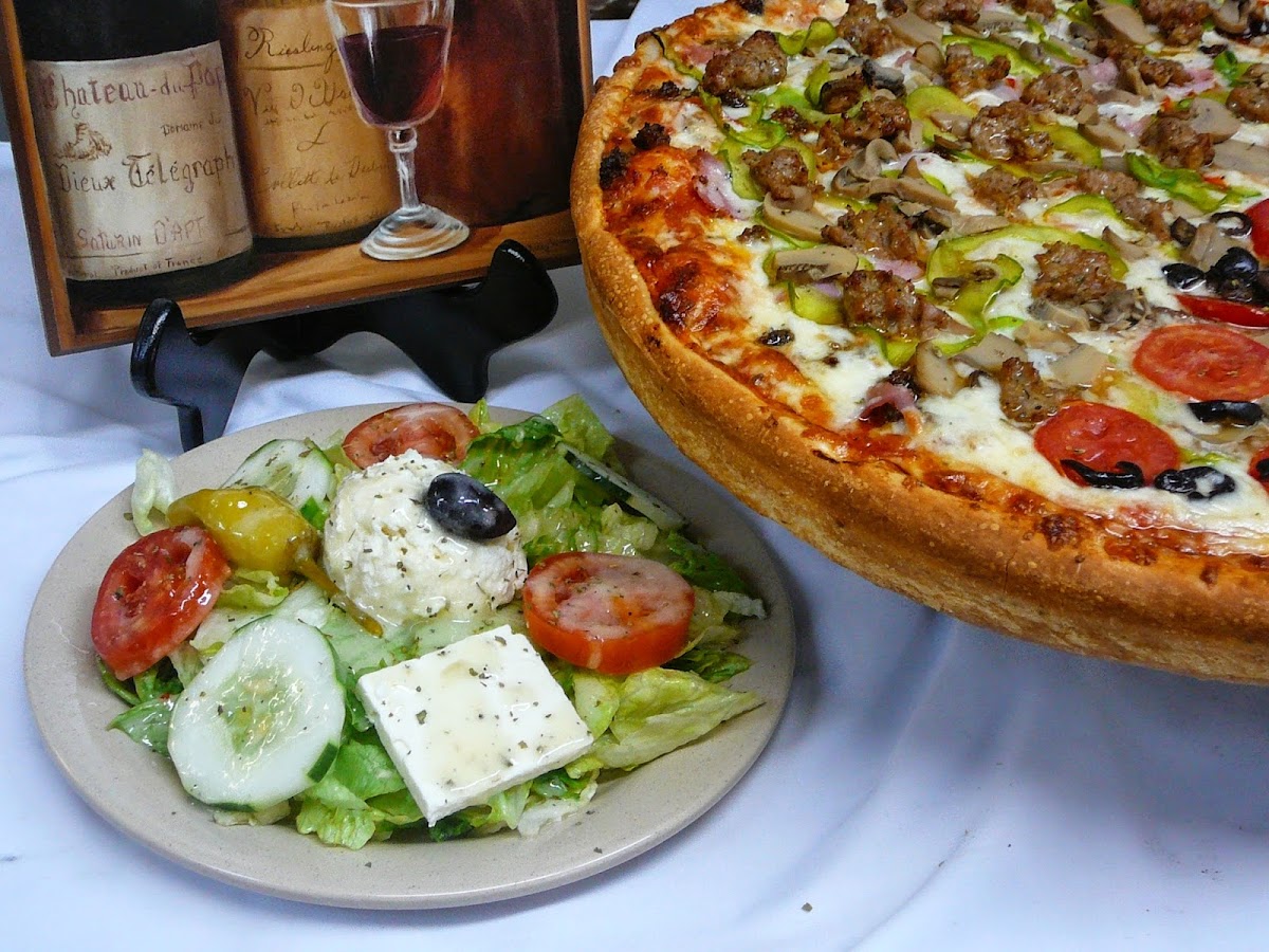 Queen's Pizza & Restaurant Of Clearwater Photos 2