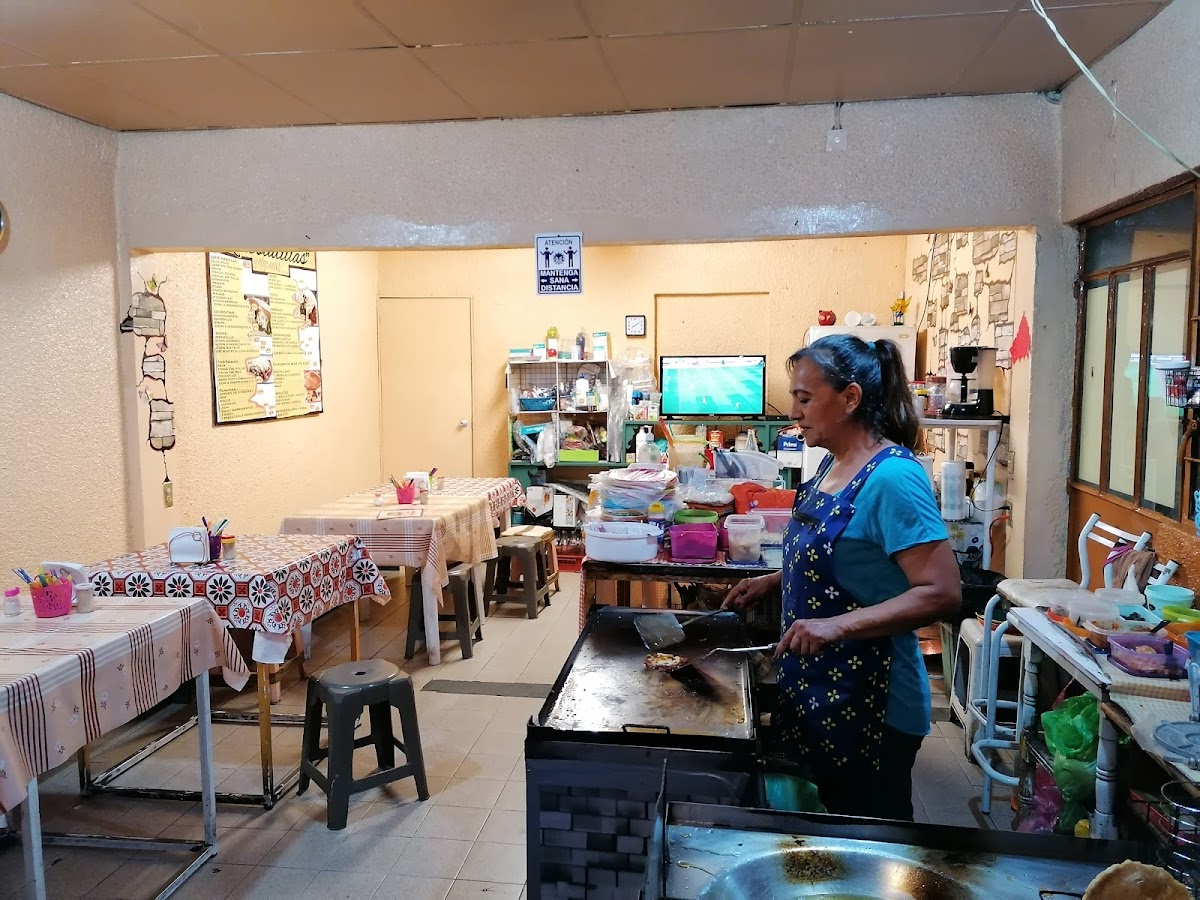 Quesadillas Y Algo Más
