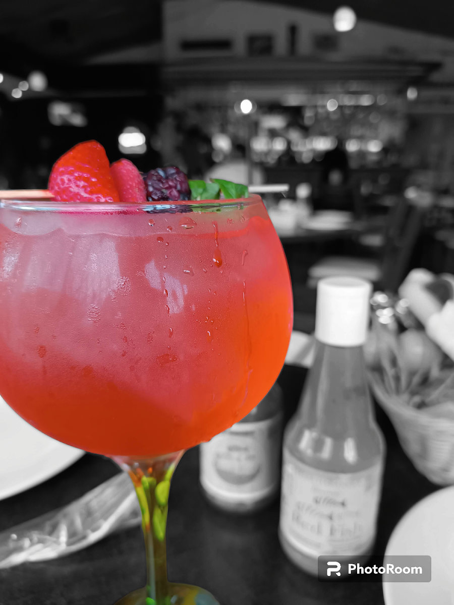Red Fish & Drinks Arboledas Photos 9