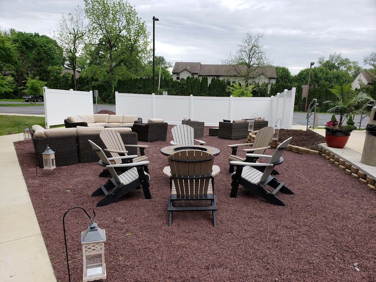 Red Pin Bar & Grill