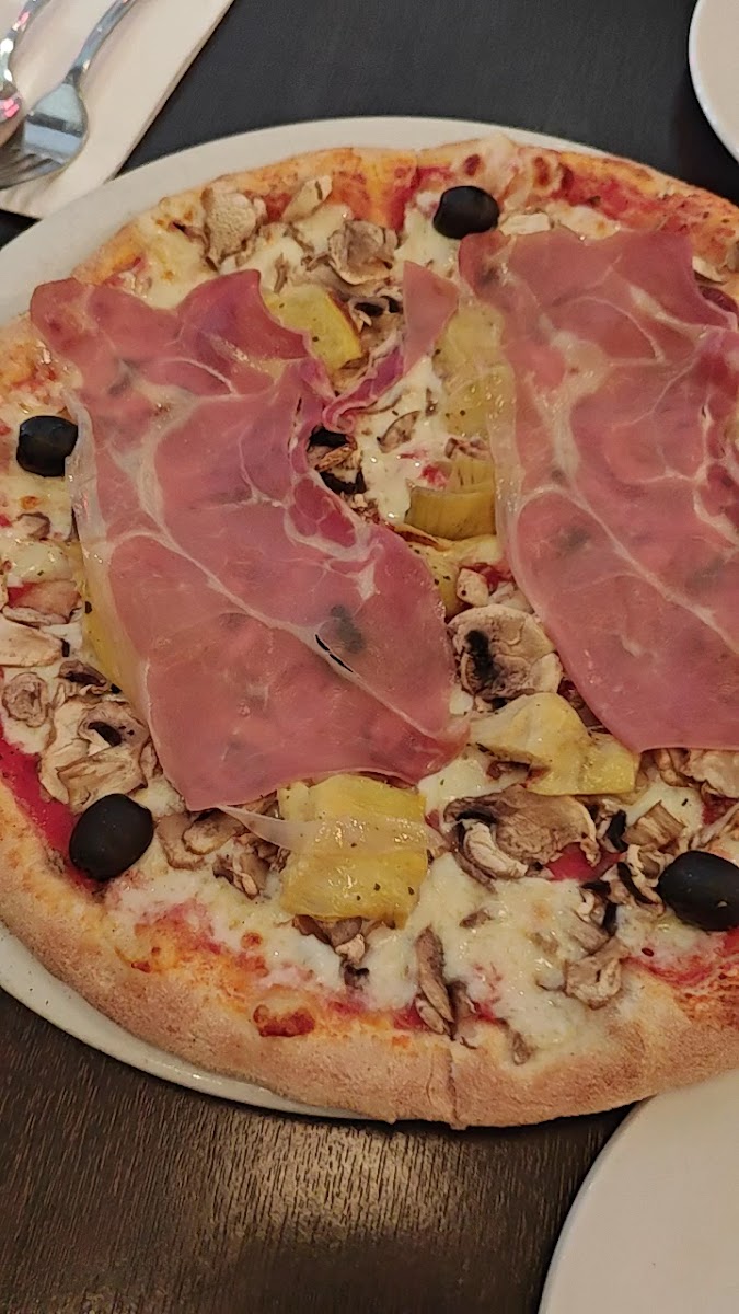Regina Pizza Photos 9