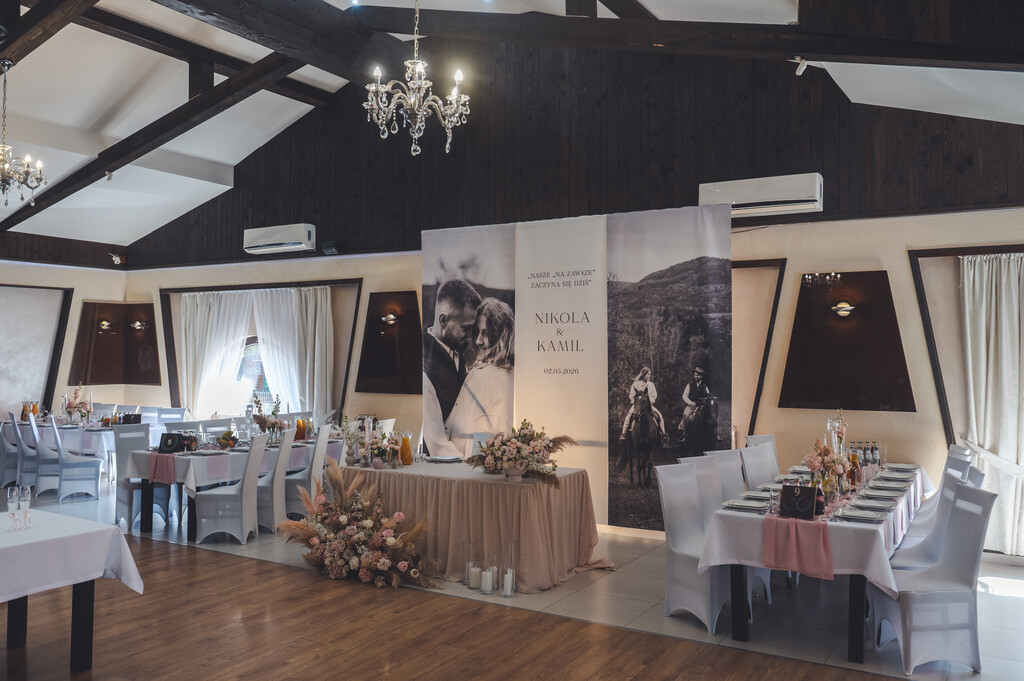 Restauracja 'dolina Trzech Stawów' W Dębowcu