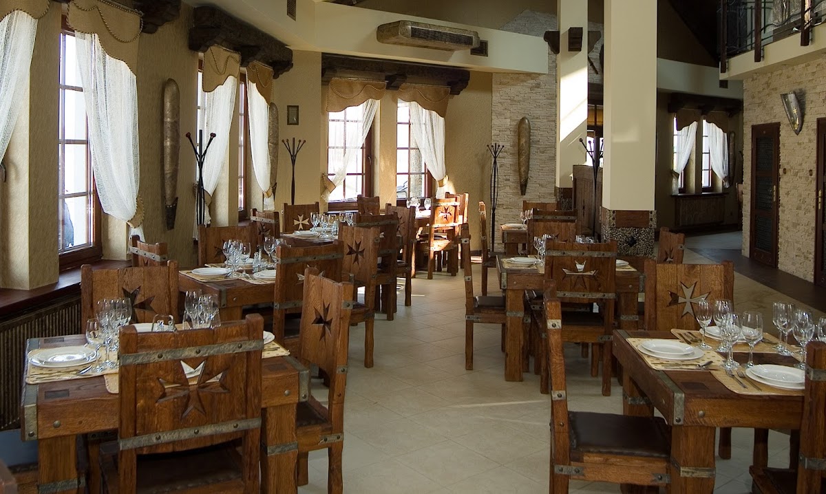 Restauracja Karczma Rycerska. Catering. Imprezy Okolicznościowe.