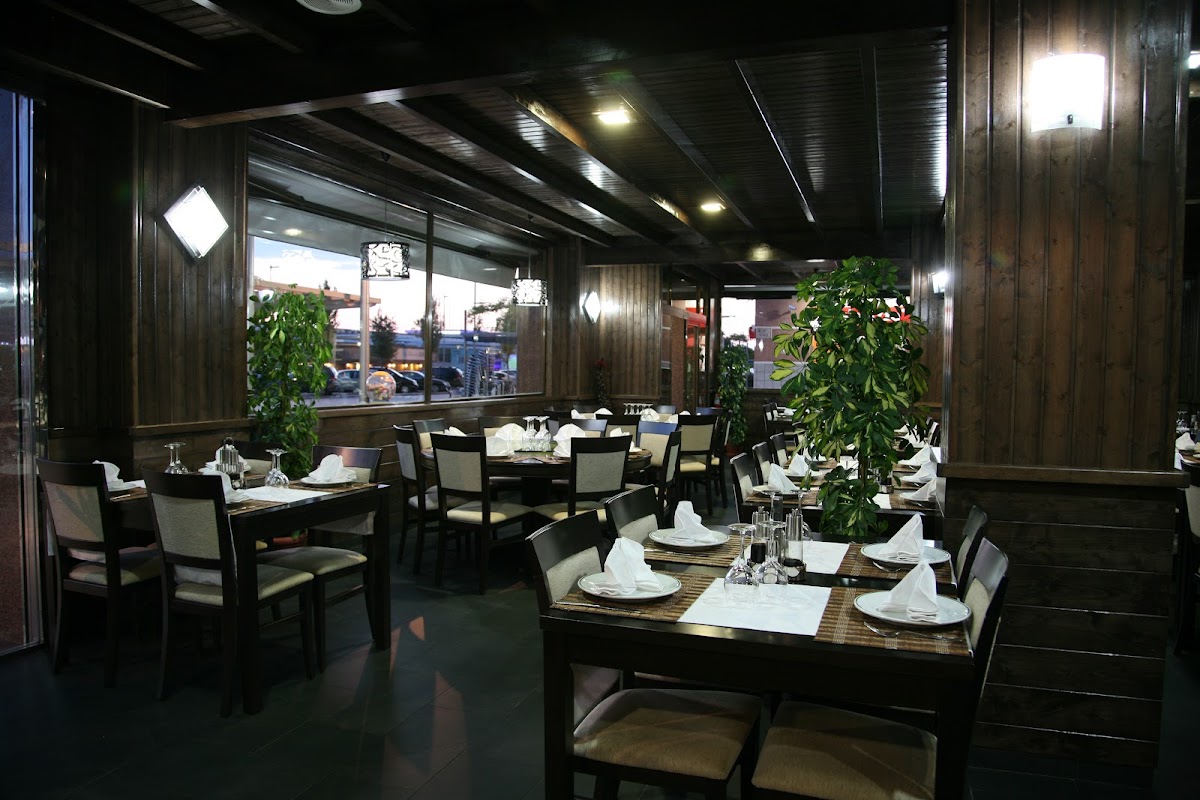 Restaurant Gold House