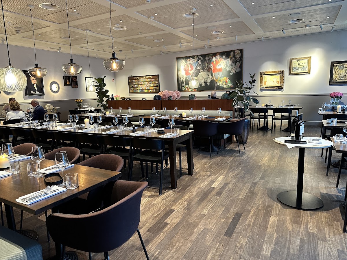 Restaurant Hotel Bourbon - Contemporary Dining & Bar Photos 2