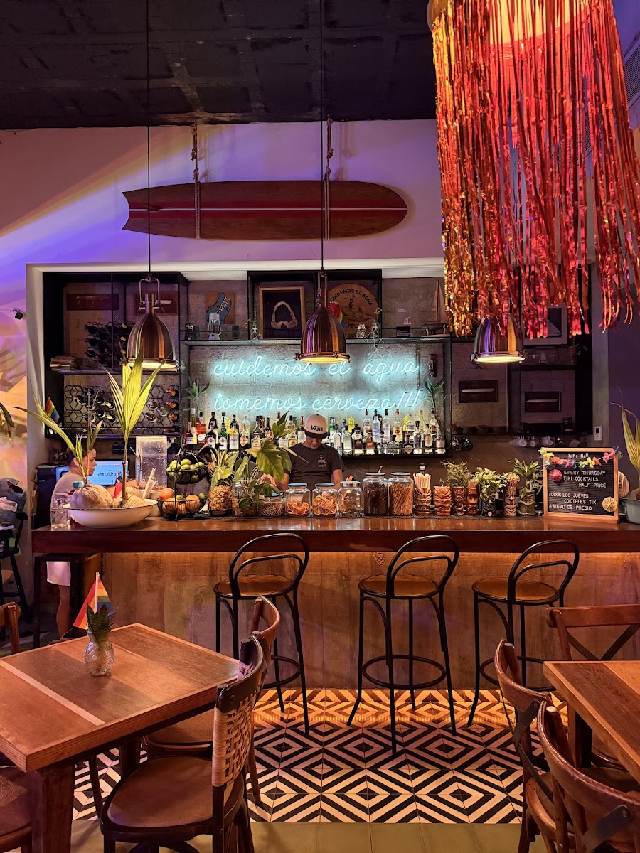 Restaurante Palmar Seafood & Grill Garage Photos 2