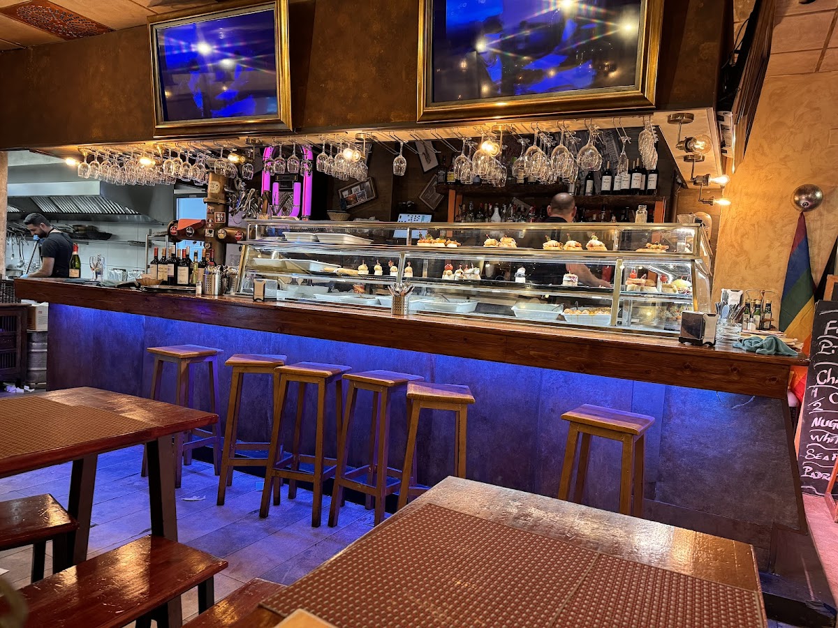 Restaurante Tapas Y Vinos Grupo Saltoki