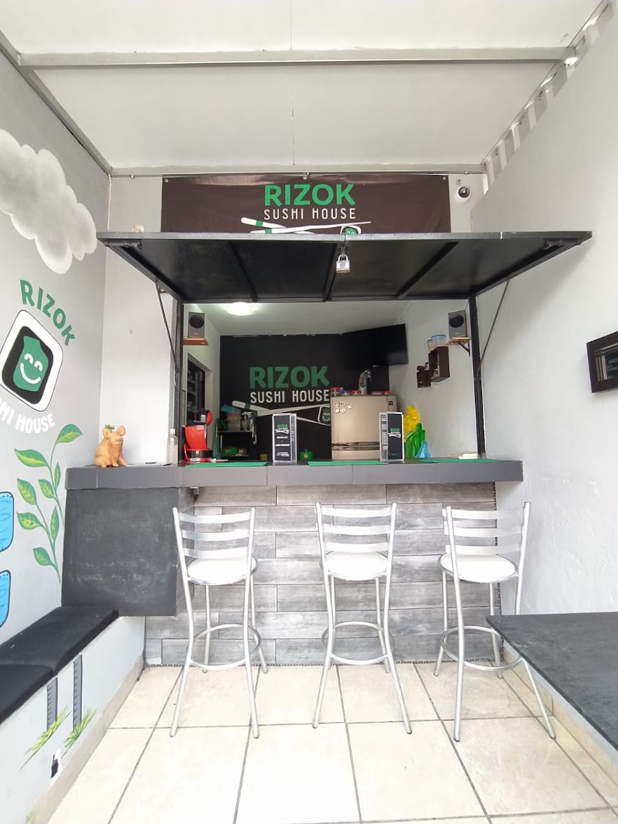 Rizok Sushi & Wings (Jardines De La Páz)