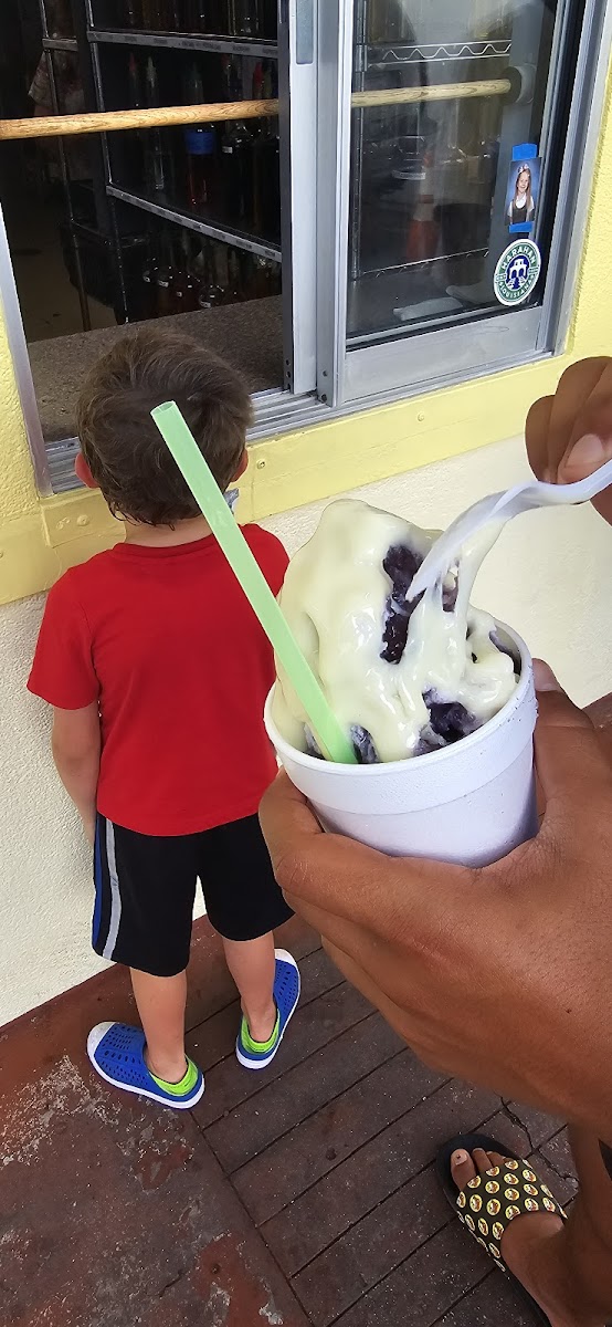 Robears Snowballs & Soft Serve Photos 9