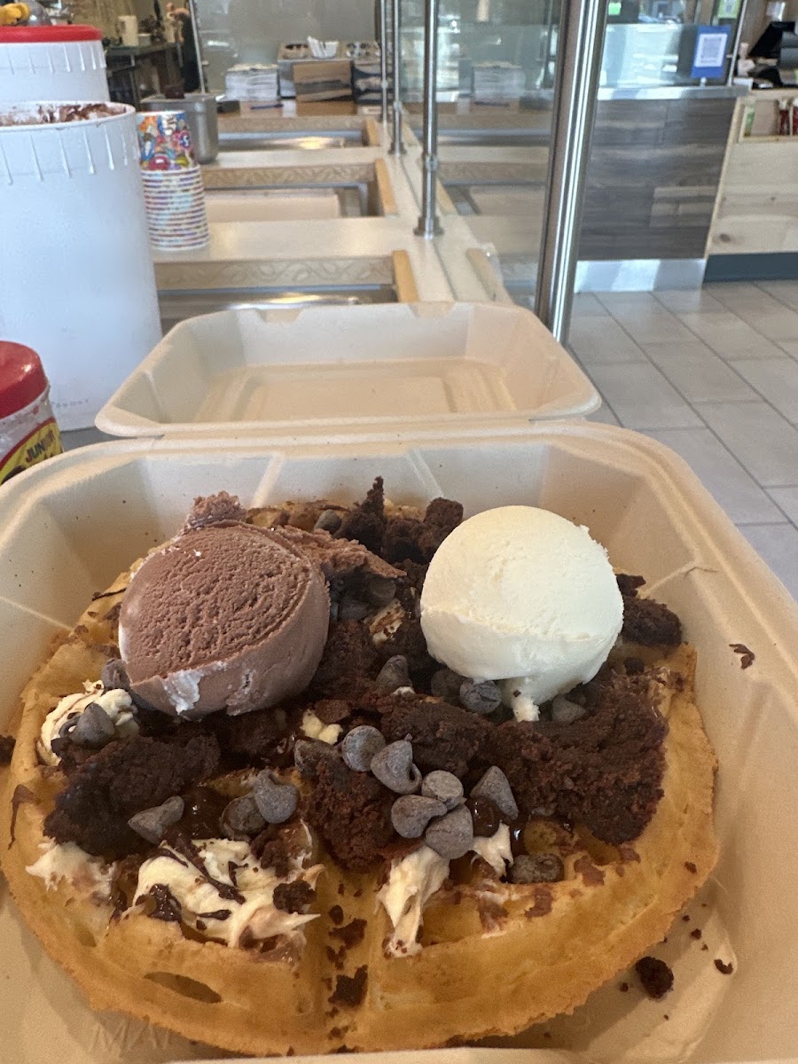 Rollz Ice Cream & Desserts Photos 9
